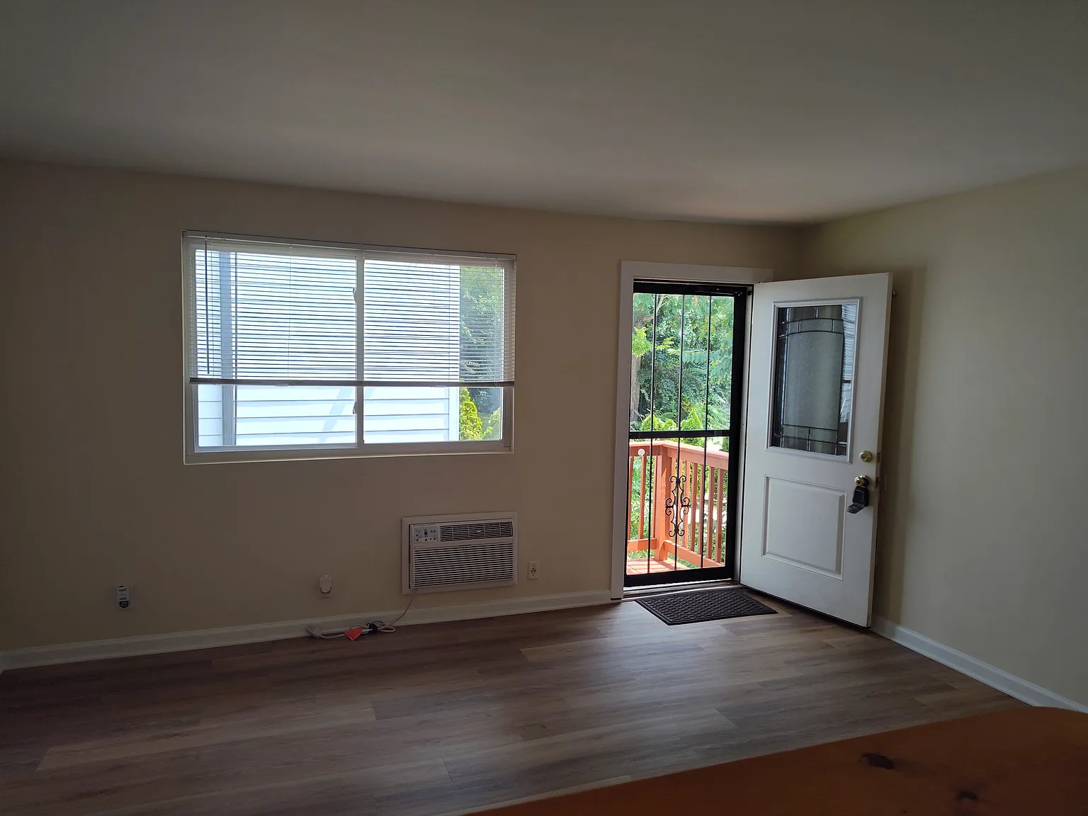 2 bed, 900 sqft, $1,500 — Photo 2