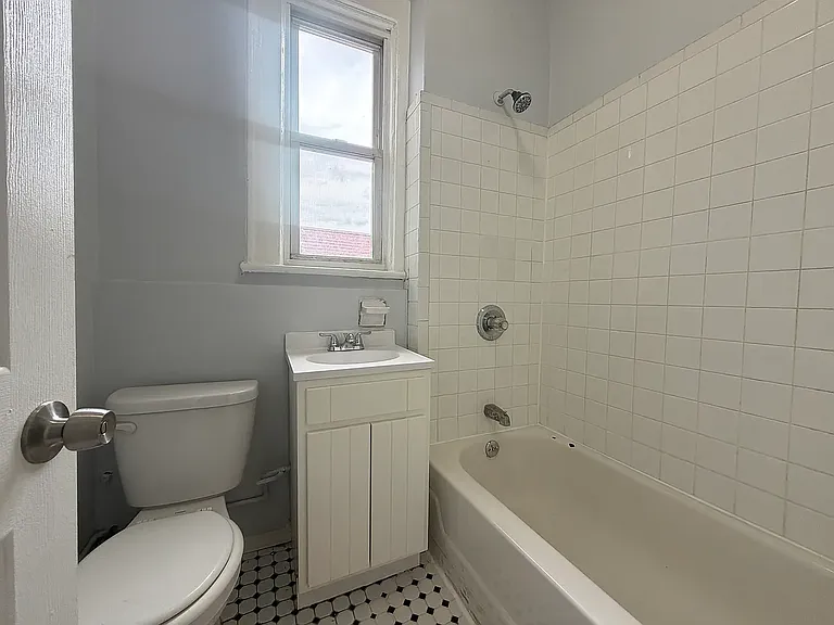 520 37th St #3L — Photo 10