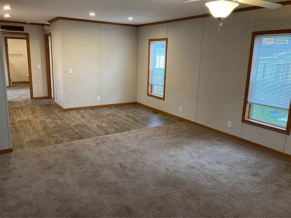 4th image of 2 Sharon Dr #109