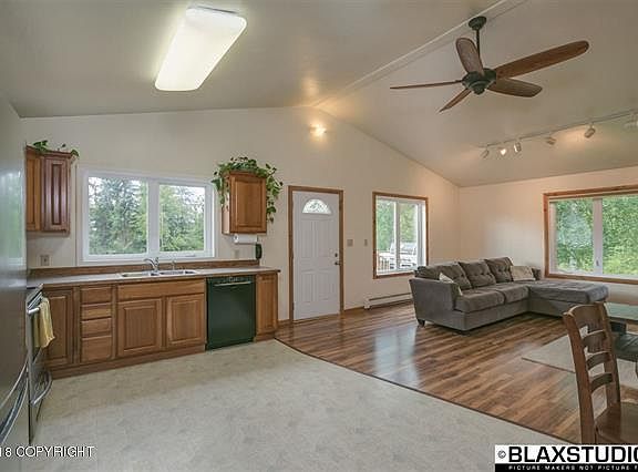 3rd image of 915 Sanctuary Ln