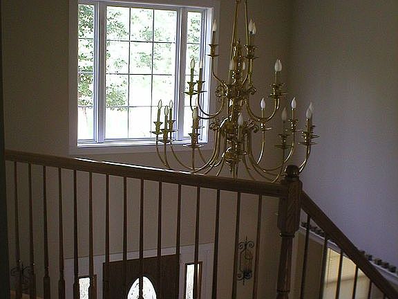 VAULTED FOYER W/CHANDELIER