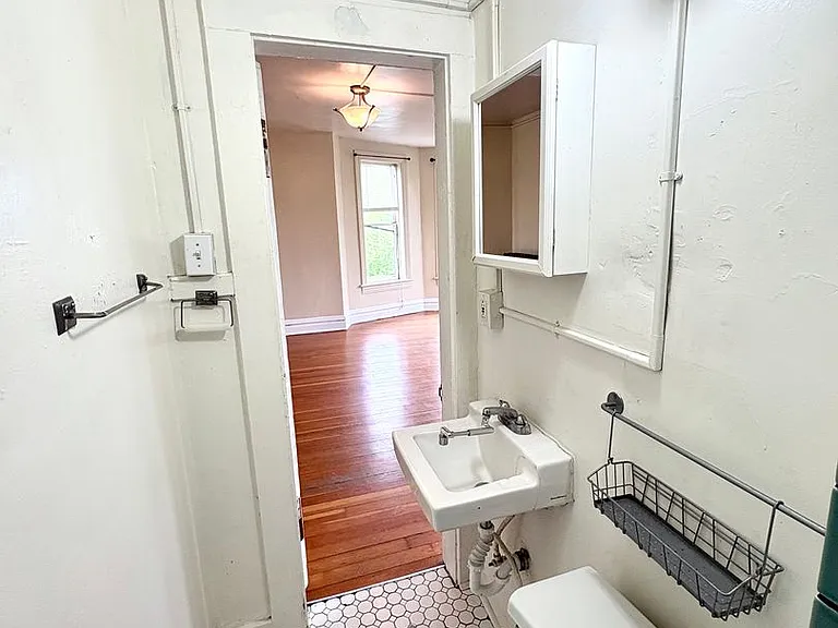 New York Apartments — Photo 17