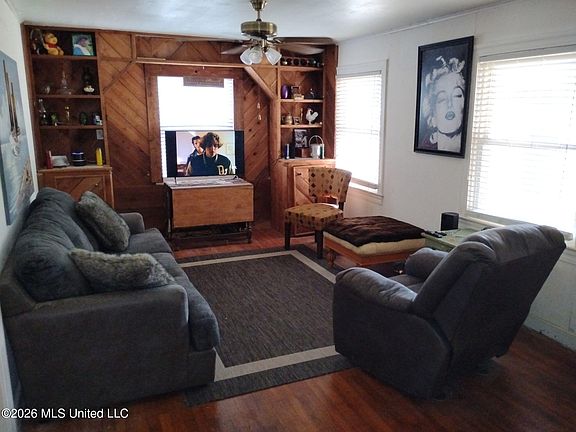 3rd image of 144 Plummer Cir