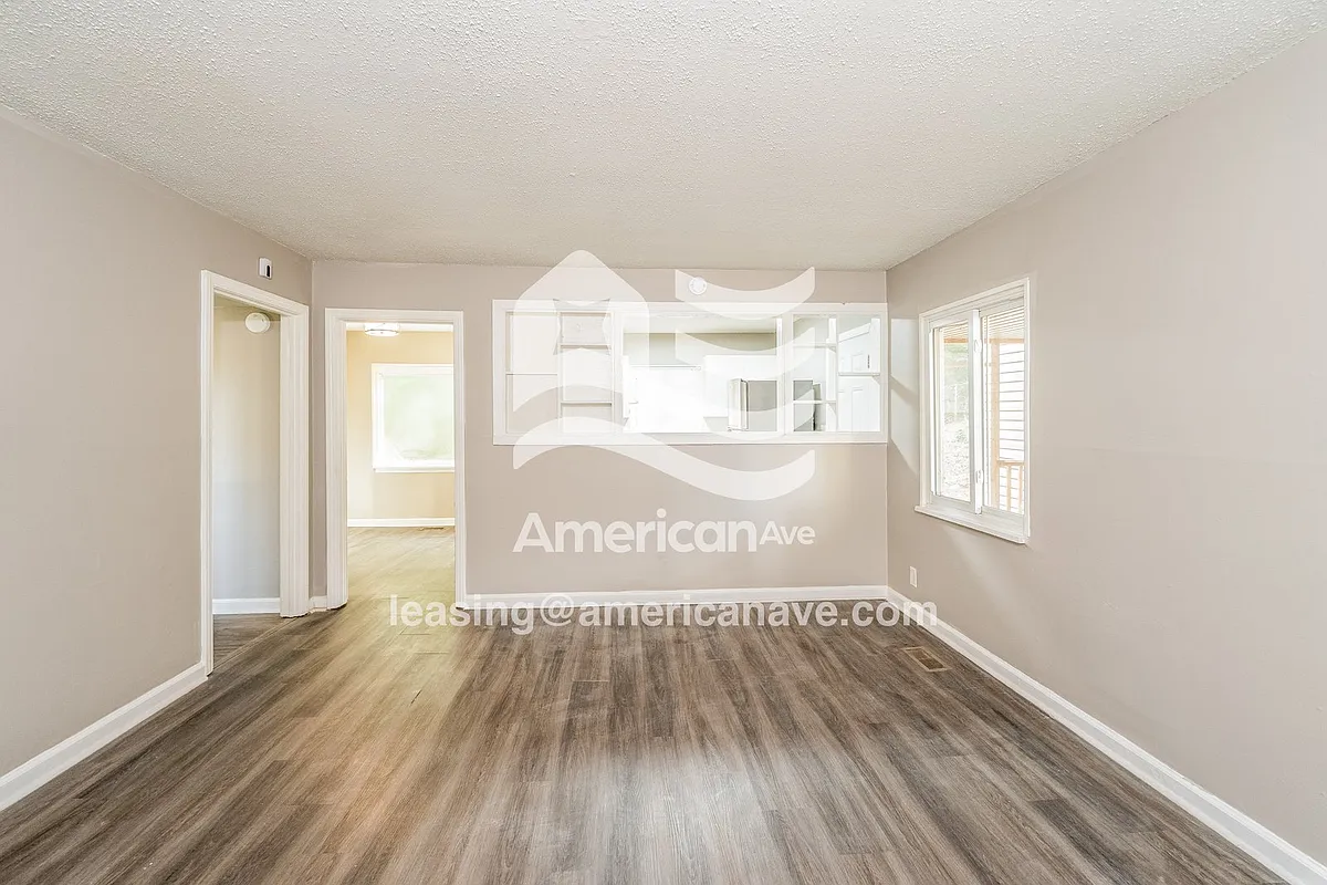 649110_002_wm_-_living_room_13262443.jpg - 716 Jeannine Ct