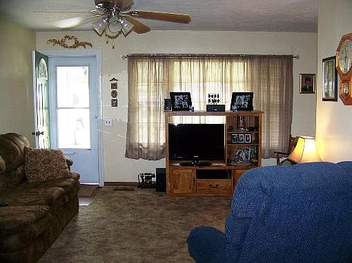 4th image of 712 N Estes Ave