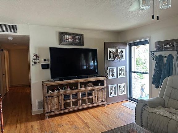 3rd image of 1004 NW 9th St