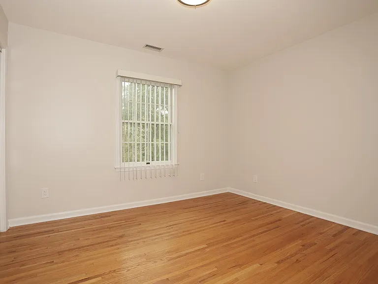 90 Elm St — Photo 10