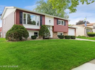5657 Dover Rd, Oak Forest, IL 60452