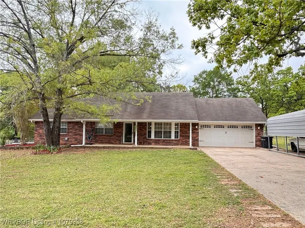 310 Coggins Ave, Poteau, OK 74953