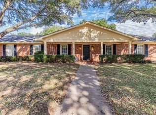 805 Berkley Dr, Cleburne, TX 76033