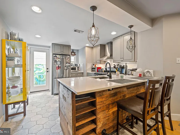 2617 Sepviva St — Photo 10