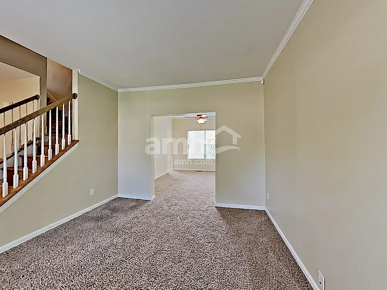 147 Grove Ln — Photo 5