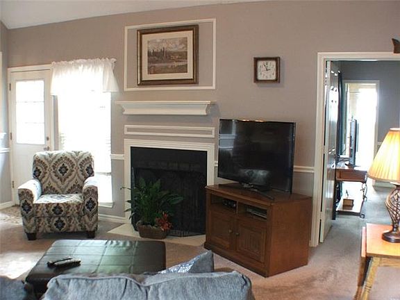 3rd image of 820 Xavier Dr