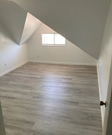 715 1/2 Elm St — Photo 3