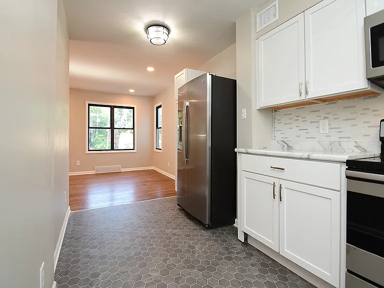 6010 Evans St — Photo 9