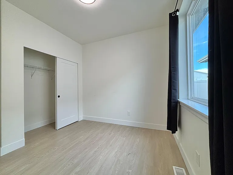 842 Greenfield Dr — Photo 7