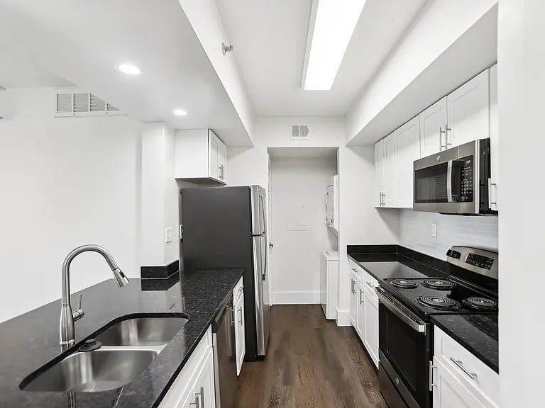 Wesley Townsend Apartments at Buckhead — Photo 12