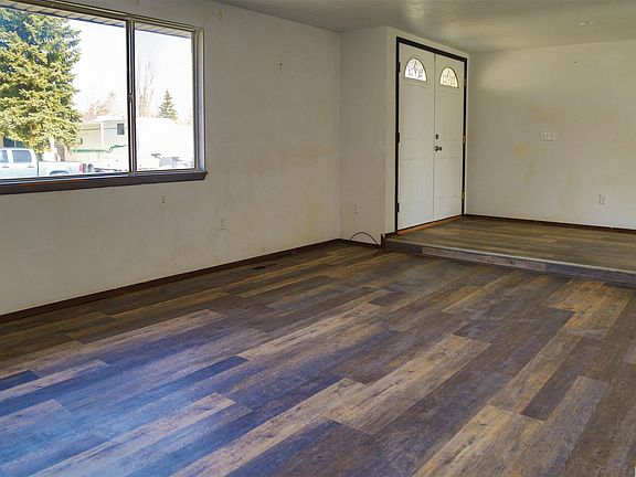 5th image of 640 Juniper St