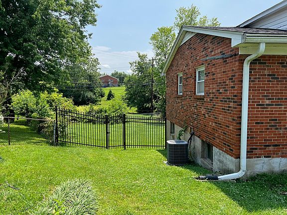 3rd image of 1344 Ox Hill Dr