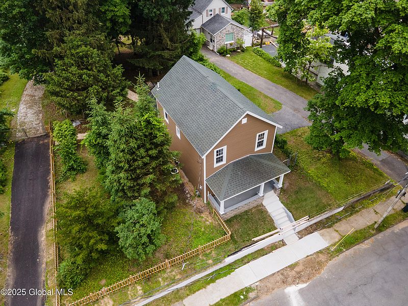 3rd image of 20 Eagle Street