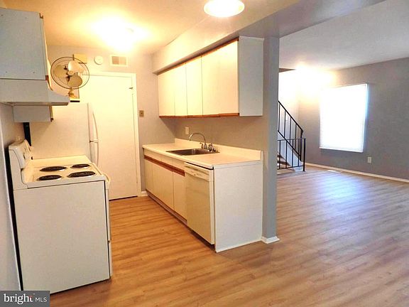 3rd image of 19 Mission Wood Way #B