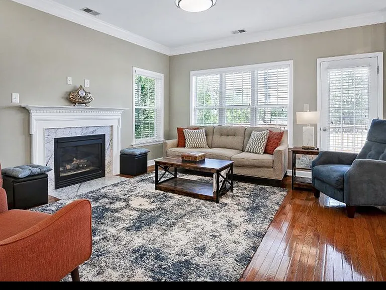 438 Seastone St — Photo 8