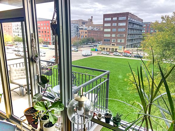 Green Space! One of very few parks in the area directly below the balcony.