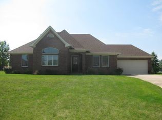 5541 W Hackberry Trl, New Palestine, IN 46163