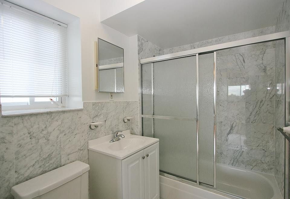 Bathroom downstairs
