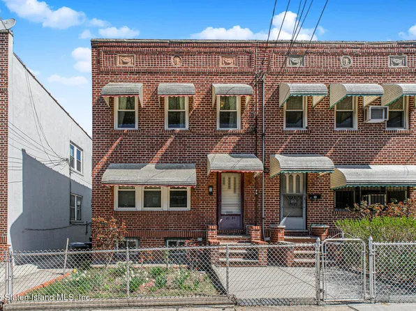 2105 30th Ave, Astoria, NY 11102