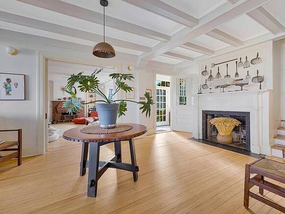 4th image of 27 Alden Ln