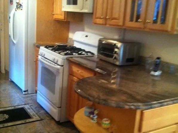 64-18 Cromwell Crescent image 1 of 9