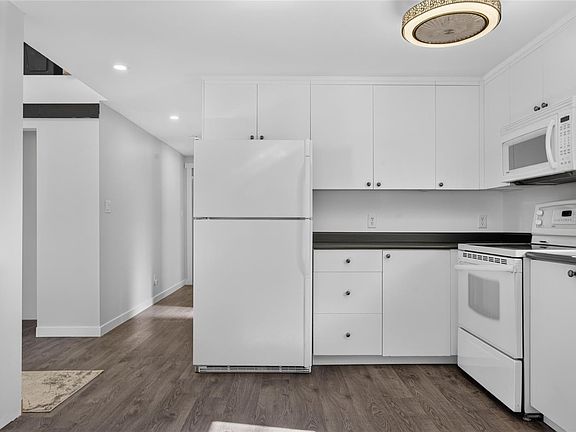 5th image of 2587 B Selwyn Rd #48