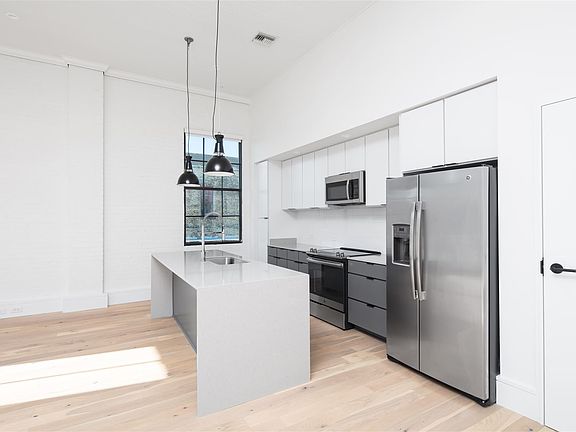 5th image of 510 Julia St #203
