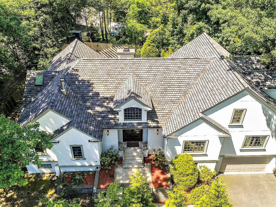1st image of 33 Manor Ave