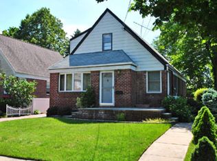133 Andrews Rd, Mineola, NY 11501