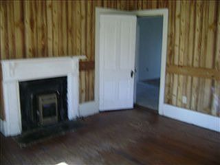 3rd image of 745 Peyton St