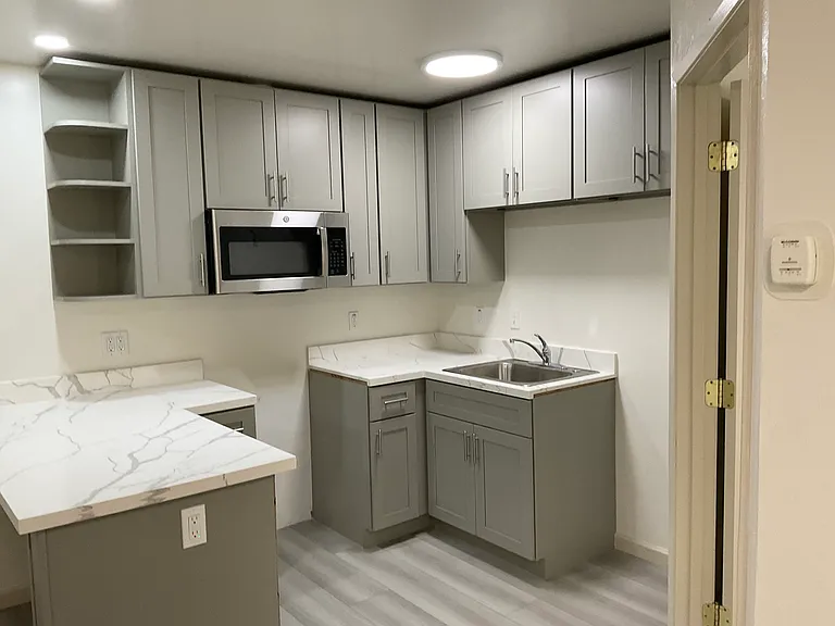 2740 College Ave. — Photo 23