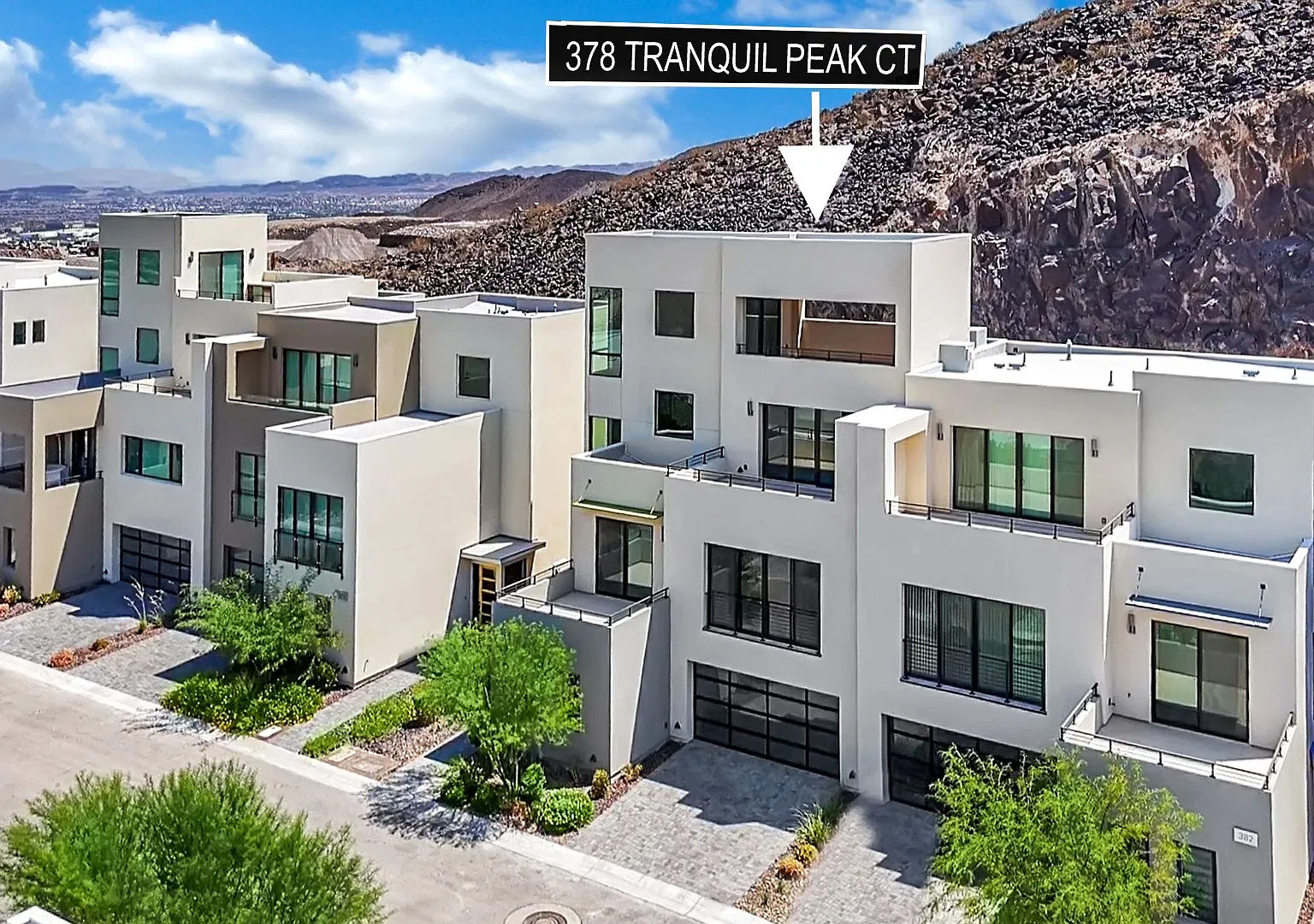 Luxury guard gated rental in VU @ MacDonald Highlands — Photo 2