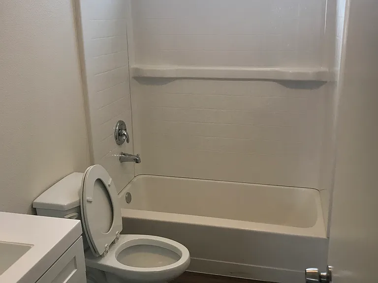744 E Dennett Ave #104 — Photo 10