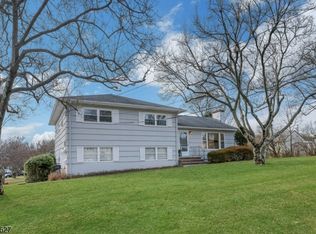 6 Earnshaw Pl, Clifton City, NJ 07013