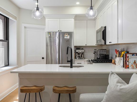 3rd image of 5 Garden Court St #2
