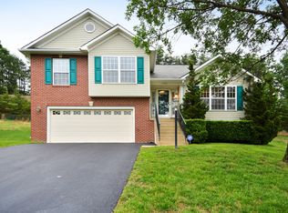 15591 Andover Heights Dr, Woodbridge, VA 22193