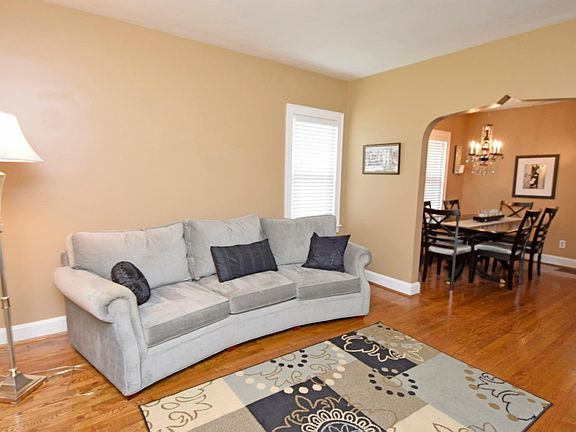 4th image of 6251 Benneville St
