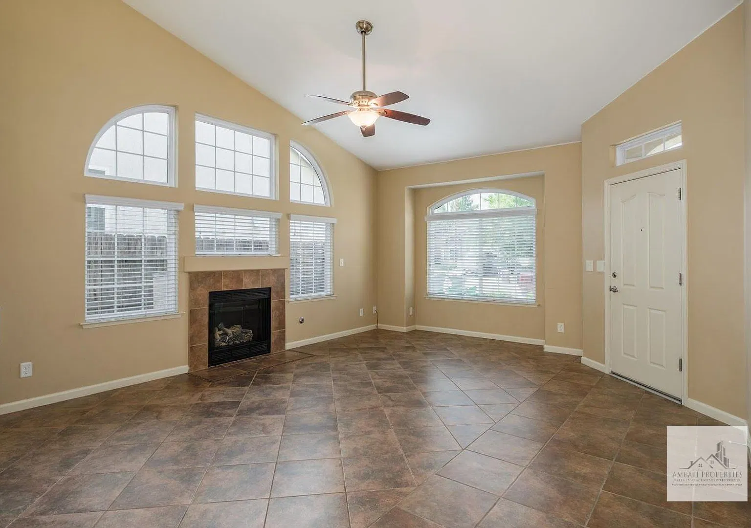 3 Bedroom Home in Clovis Unified School District! — Photo 3