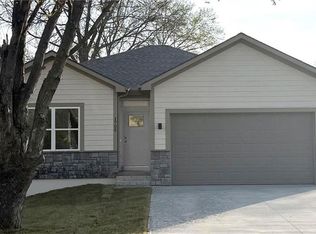 1705 Johnston St, Liberty, MO 64068
