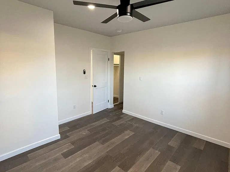2033 E 4th St #2 — Photo 4