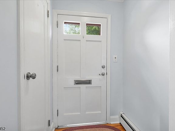 3rd image of 43 Iroquois Rd
