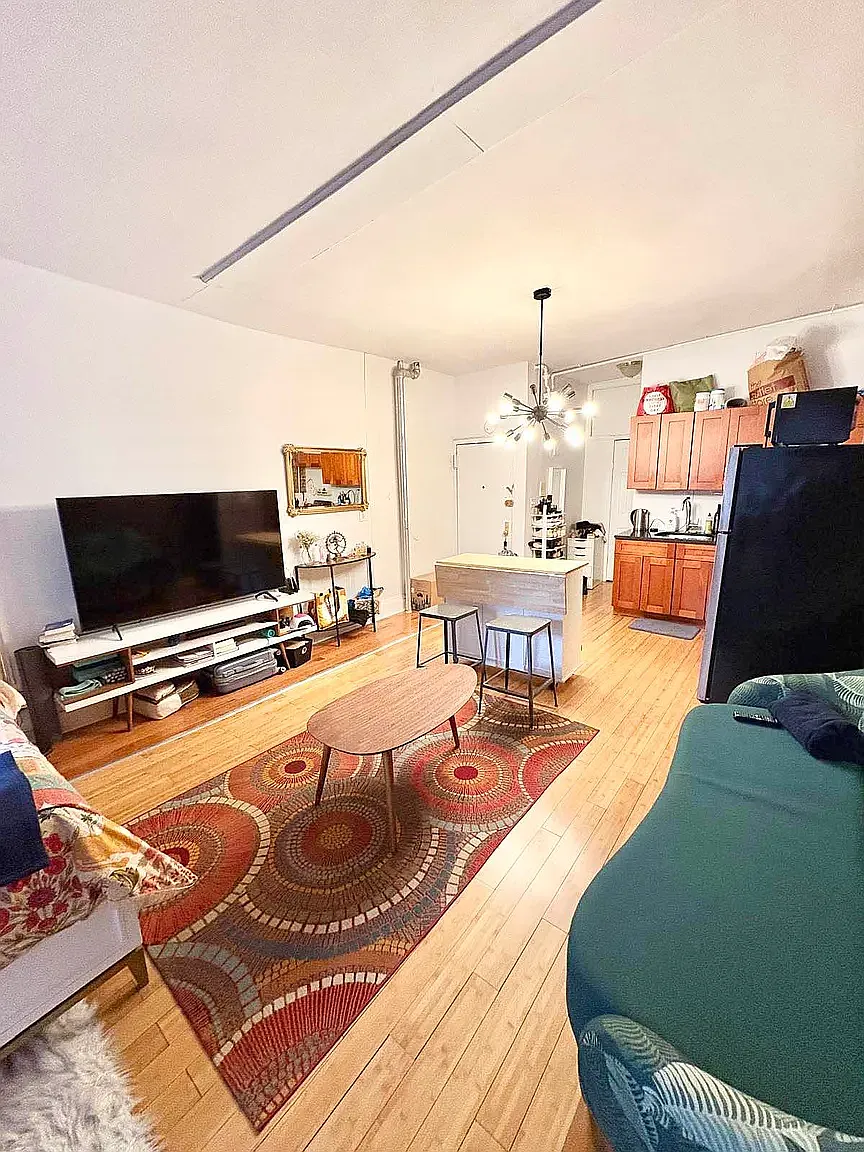 189 Bedford Avenue — Photo 3