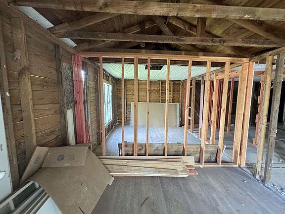 3rd image of 1443 Saenz